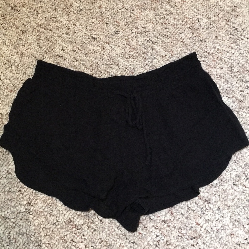 Black flow short